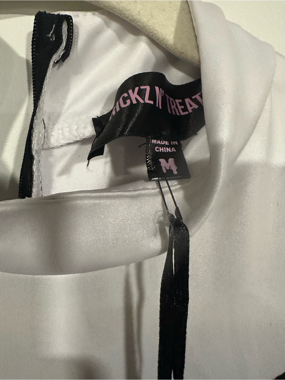 NWT Dolls Kill Trickz N' Treatz Sinful Mama Don't Preach Costume M - Picture 3 of 4